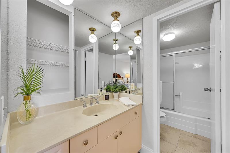 Image 25 of 39 For 1402 80th Ave  301