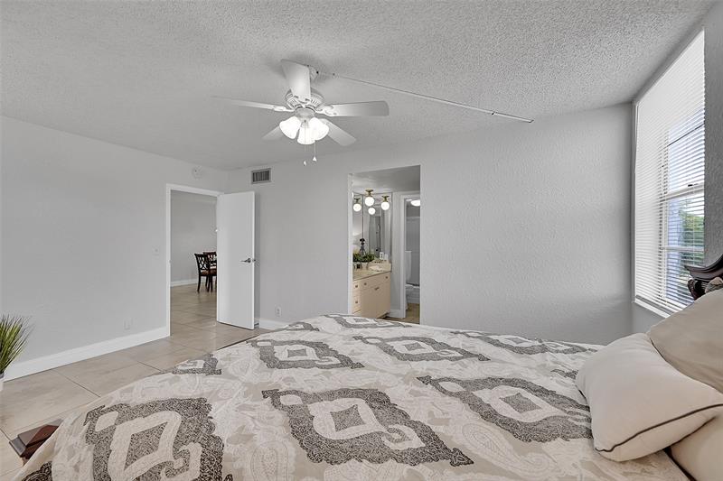 Image 28 of 39 For 1402 80th Ave  301
