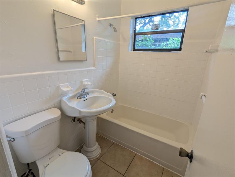 Image 12 of 13 For 107 18th Ave  8