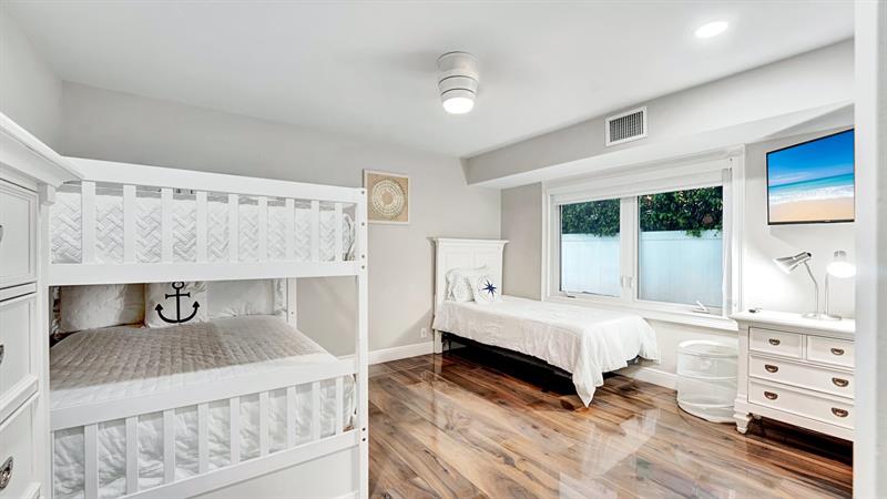 Image 19 of 75 For 2593 9 Street