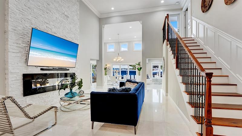 Image 43 of 75 For 2593 9 Street