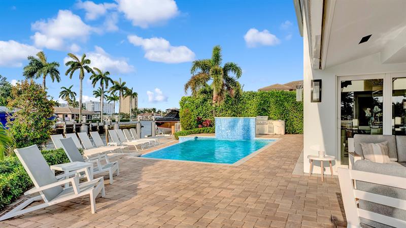 Image 62 of 75 For 2593 9 Street