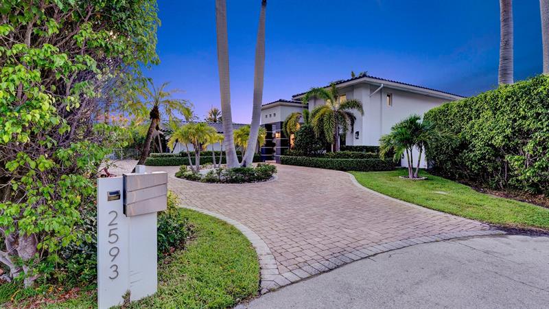 Image 64 of 75 For 2593 9 Street