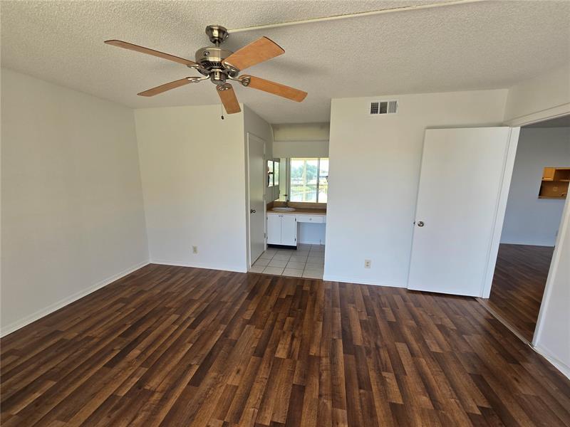 Image 11 of 31 For 6890 Royal Palm Blvd  211h