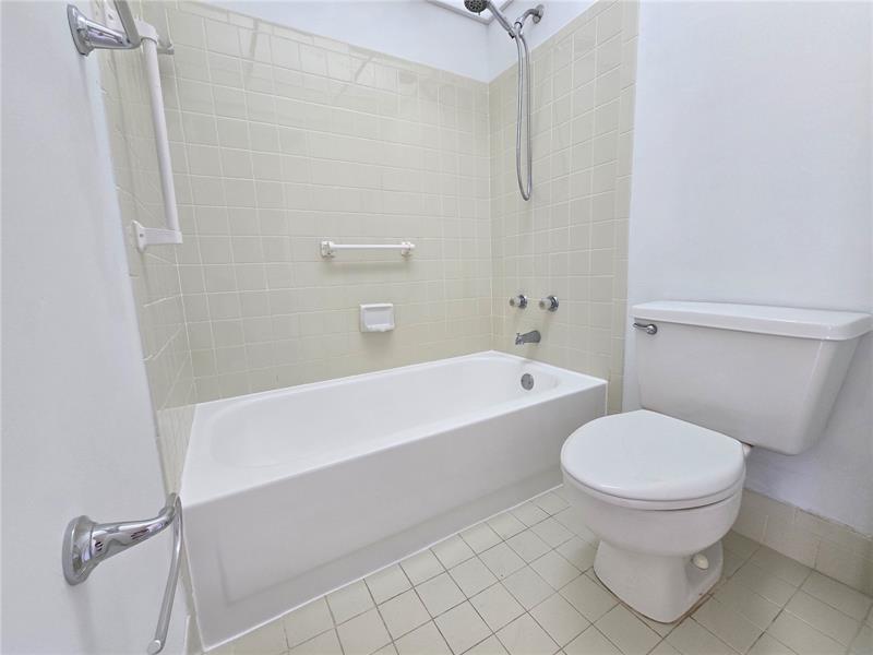 Image 16 of 31 For 6890 Royal Palm Blvd  211h