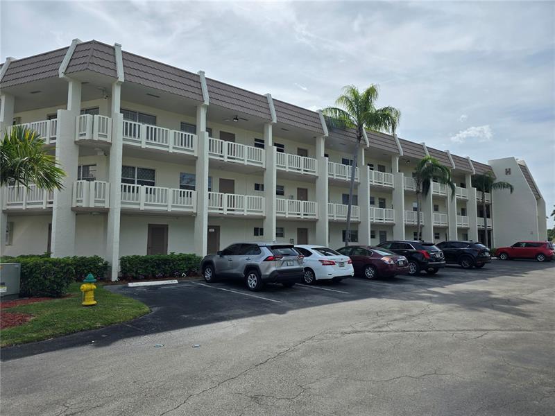 Image 25 of 31 For 6890 Royal Palm Blvd  211h
