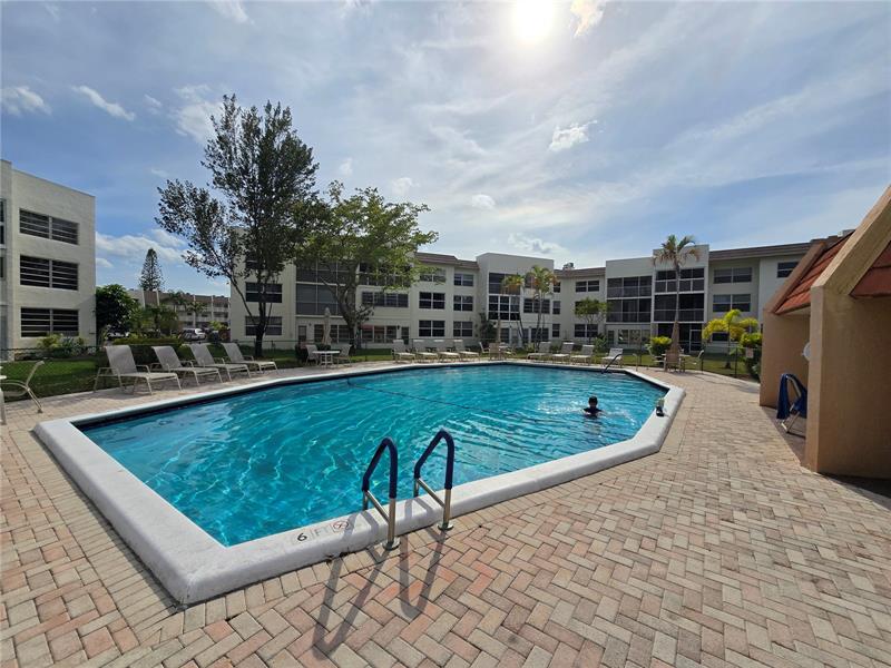 Image 26 of 31 For 6890 Royal Palm Blvd  211h