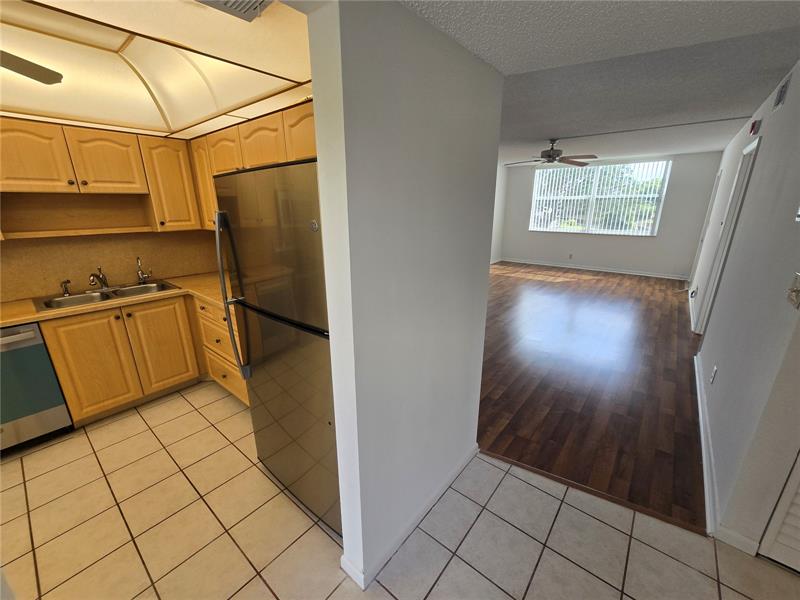 Image 9 of 31 For 6890 Royal Palm Blvd  211h