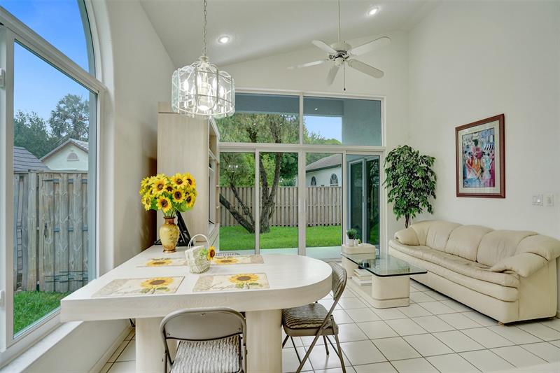 Image 10 of 78 For 10433 Santiago St