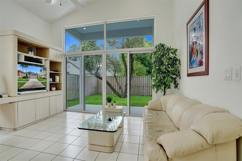 Image 11 of 78 For 10433 Santiago St
