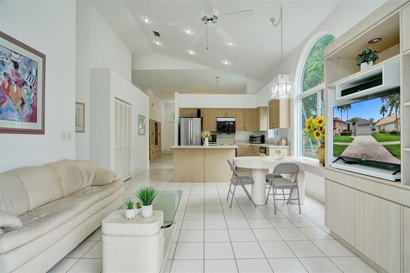 Image 12 of 78 For 10433 Santiago St