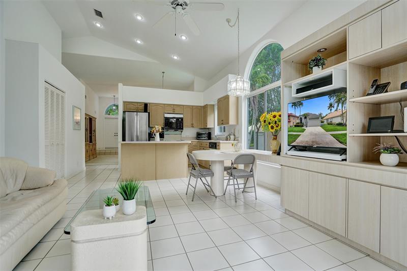Image 13 of 78 For 10433 Santiago St