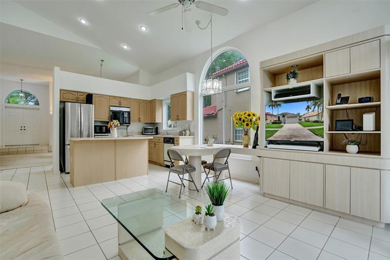 Image 14 of 78 For 10433 Santiago St