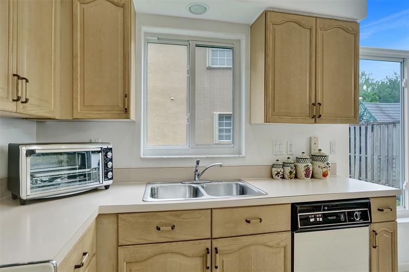 Image 17 of 78 For 10433 Santiago St