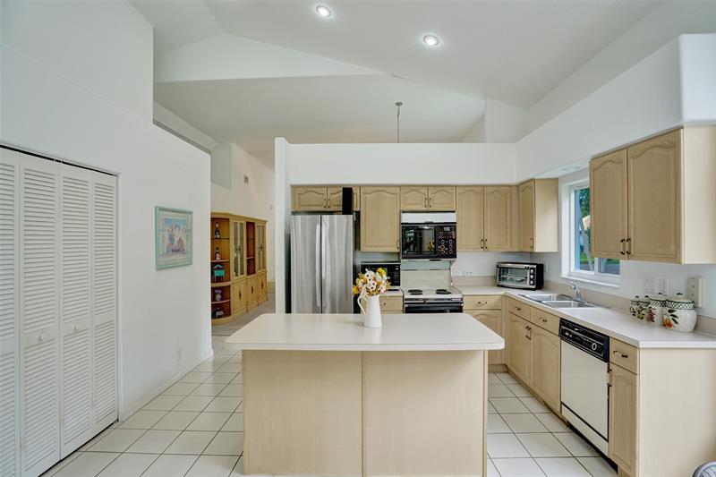 Image 20 of 78 For 10433 Santiago St