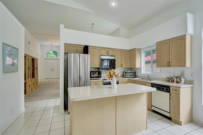 Image 22 of 78 For 10433 Santiago St