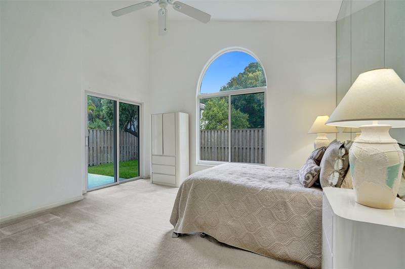 Image 27 of 78 For 10433 Santiago St