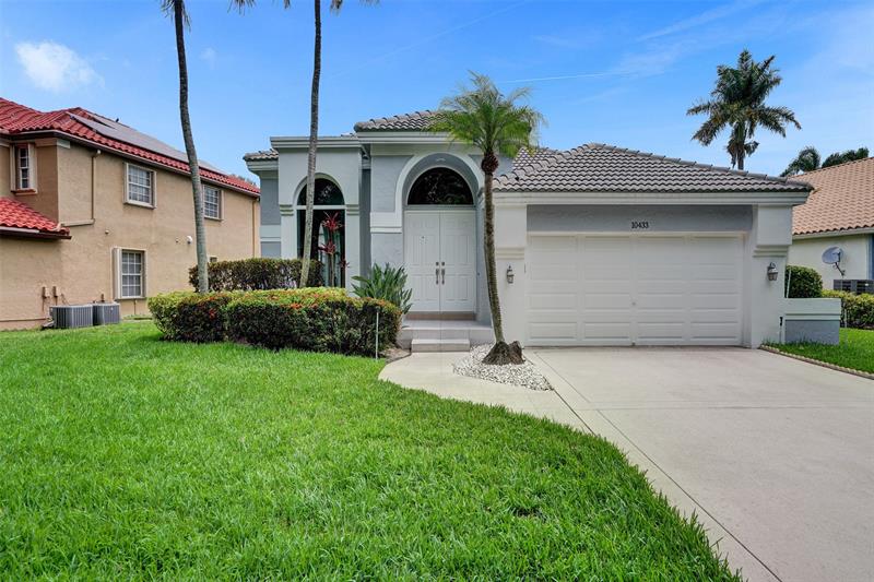 Image 3 of 78 For 10433 Santiago St