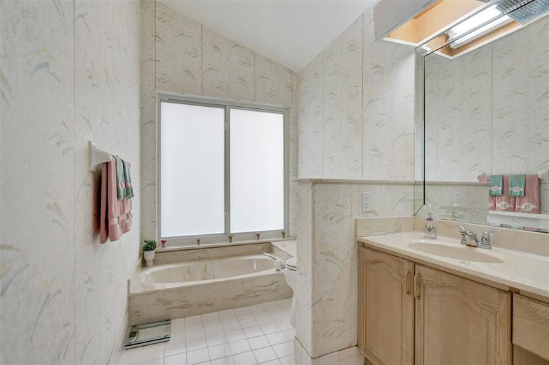 Image 31 of 78 For 10433 Santiago St