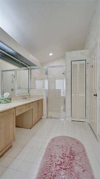 Image 34 of 78 For 10433 Santiago St