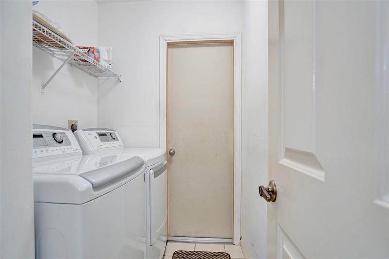 Image 35 of 78 For 10433 Santiago St