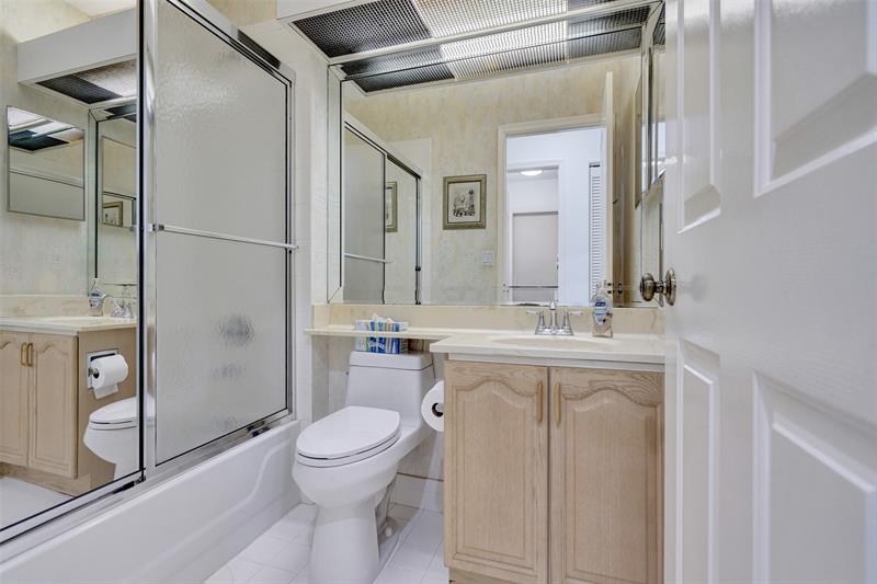 Image 36 of 78 For 10433 Santiago St