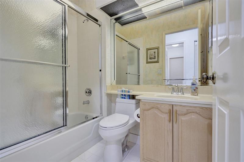 Image 38 of 78 For 10433 Santiago St