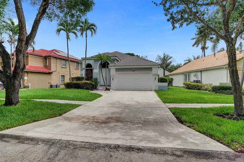 Image 4 of 78 For 10433 Santiago St