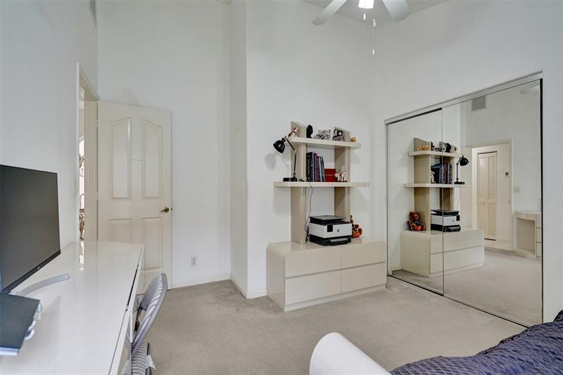 Image 40 of 78 For 10433 Santiago St