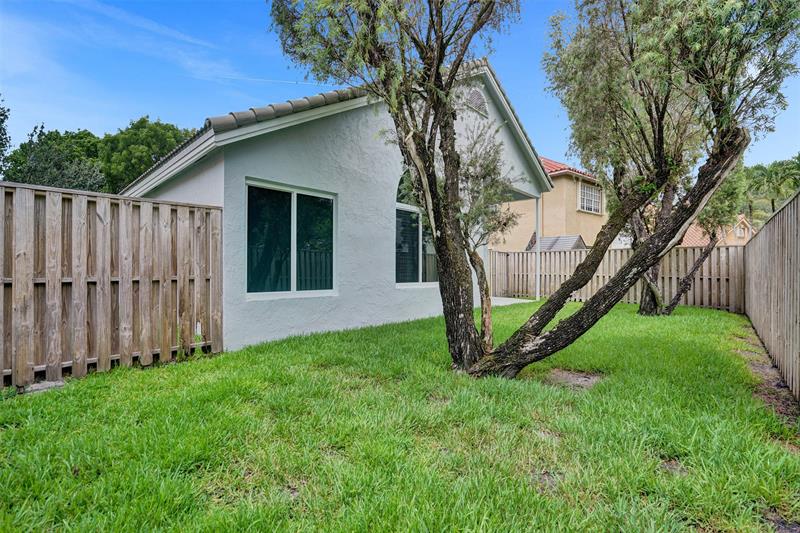Image 58 of 78 For 10433 Santiago St