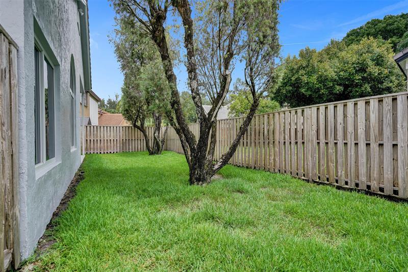 Image 61 of 78 For 10433 Santiago St