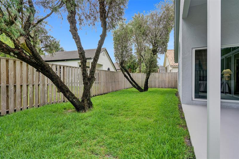 Image 62 of 78 For 10433 Santiago St