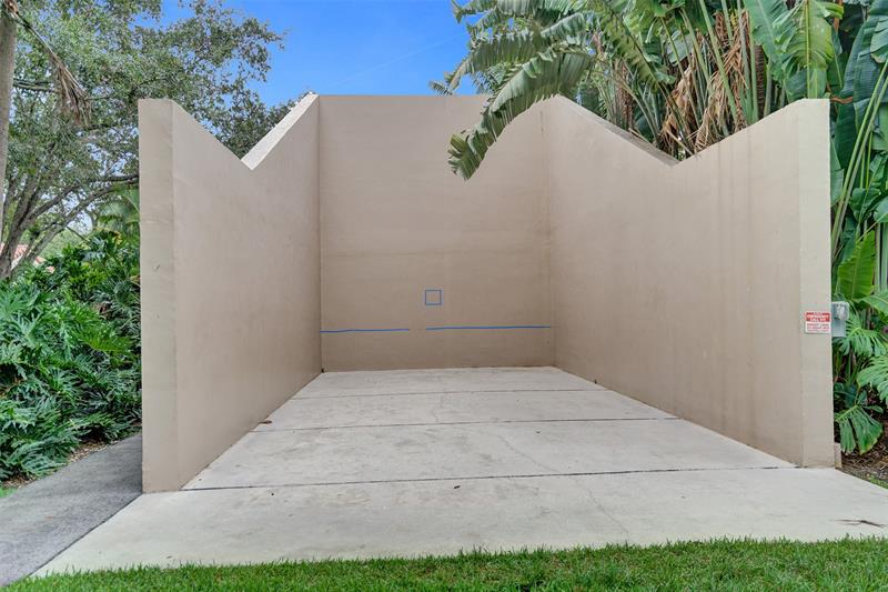 Image 76 of 78 For 10433 Santiago St