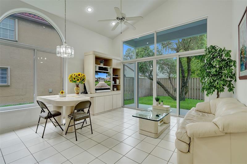 Image 8 of 78 For 10433 Santiago St
