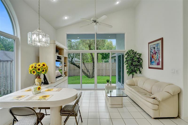 Image 9 of 78 For 10433 Santiago St