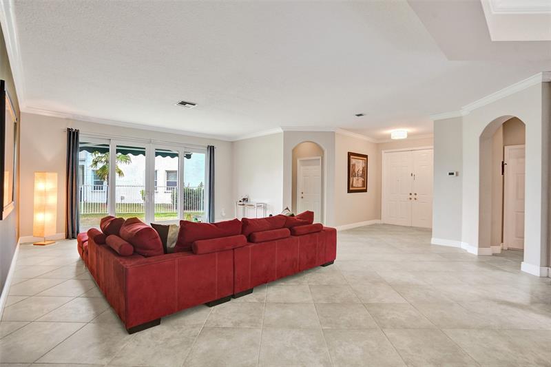 Image 7 of 42 For 16031 49th Ct