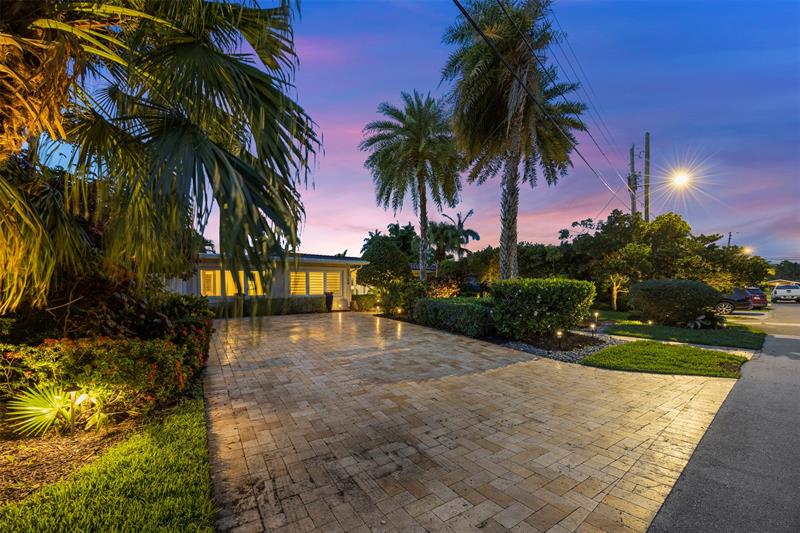 Image 12 of 65 For 1719 Poinsettia Dr