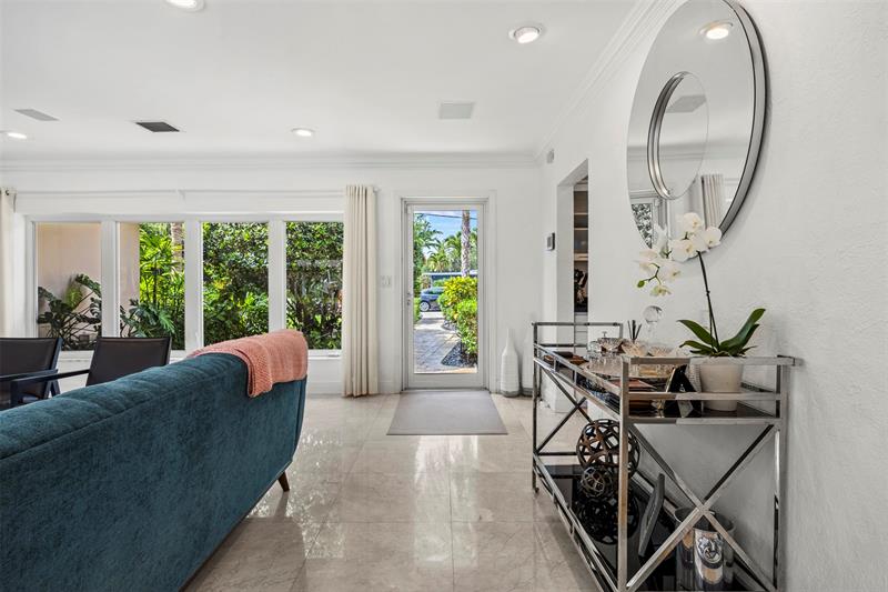 Image 18 of 65 For 1719 Poinsettia Dr