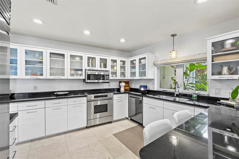 Image 20 of 65 For 1719 Poinsettia Dr