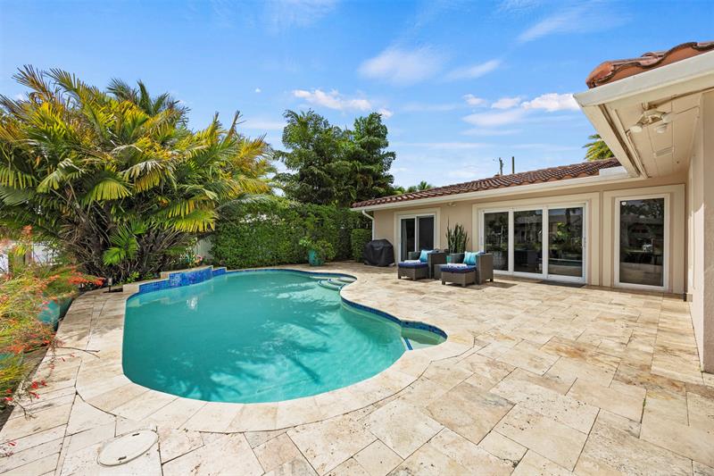 Image 4 of 65 For 1719 Poinsettia Dr