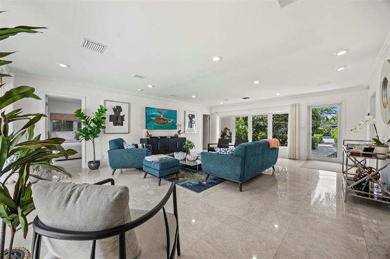 Image 5 of 65 For 1719 Poinsettia Dr