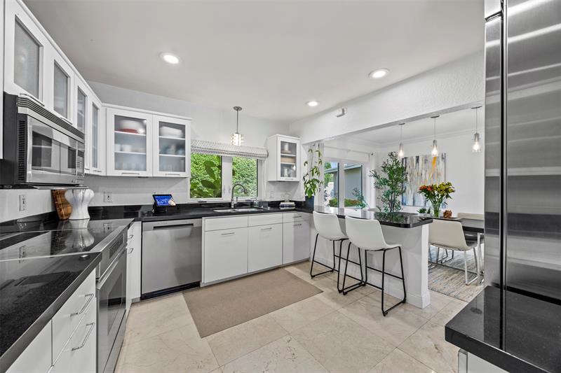 Image 6 of 65 For 1719 Poinsettia Dr