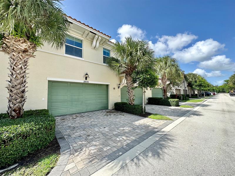 Image 28 of 32 For 2935 Tortola Way  2935
