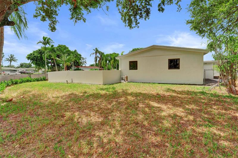 Image 17 of 43 For 4101 48th Ct