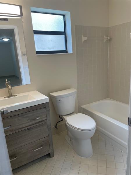 Image 14 of 23 For 2836 Carambola Circle  19107