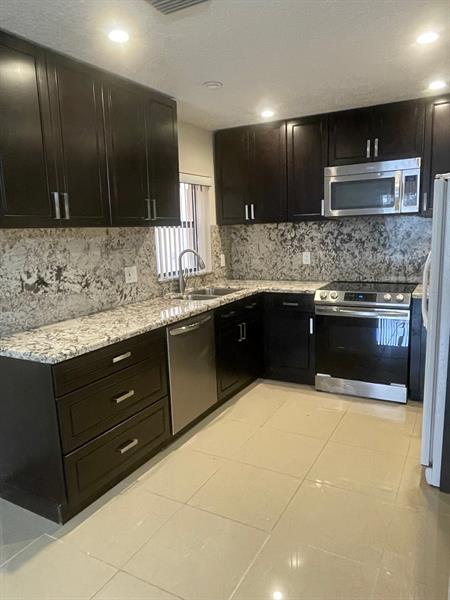 Image 6 of 23 For 2836 Carambola Circle  19107