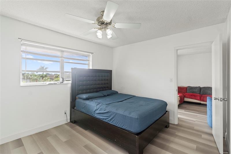 Image 10 of 37 For 5800 Margate Blvd  346-3