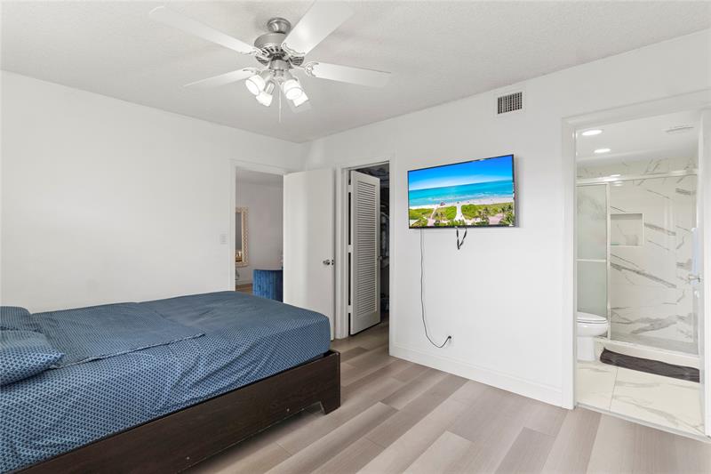 Image 11 of 37 For 5800 Margate Blvd  346-3