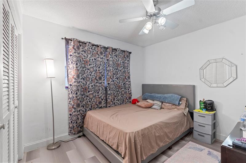 Image 16 of 37 For 5800 Margate Blvd  346-3
