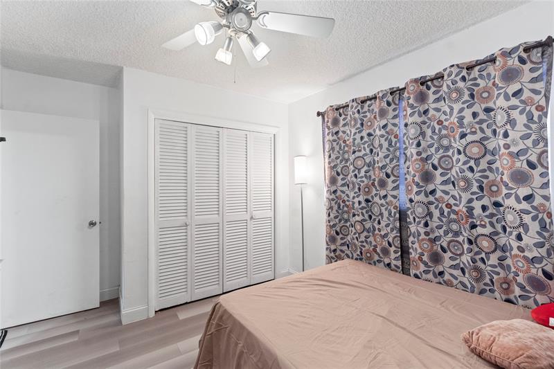Image 17 of 37 For 5800 Margate Blvd  346-3